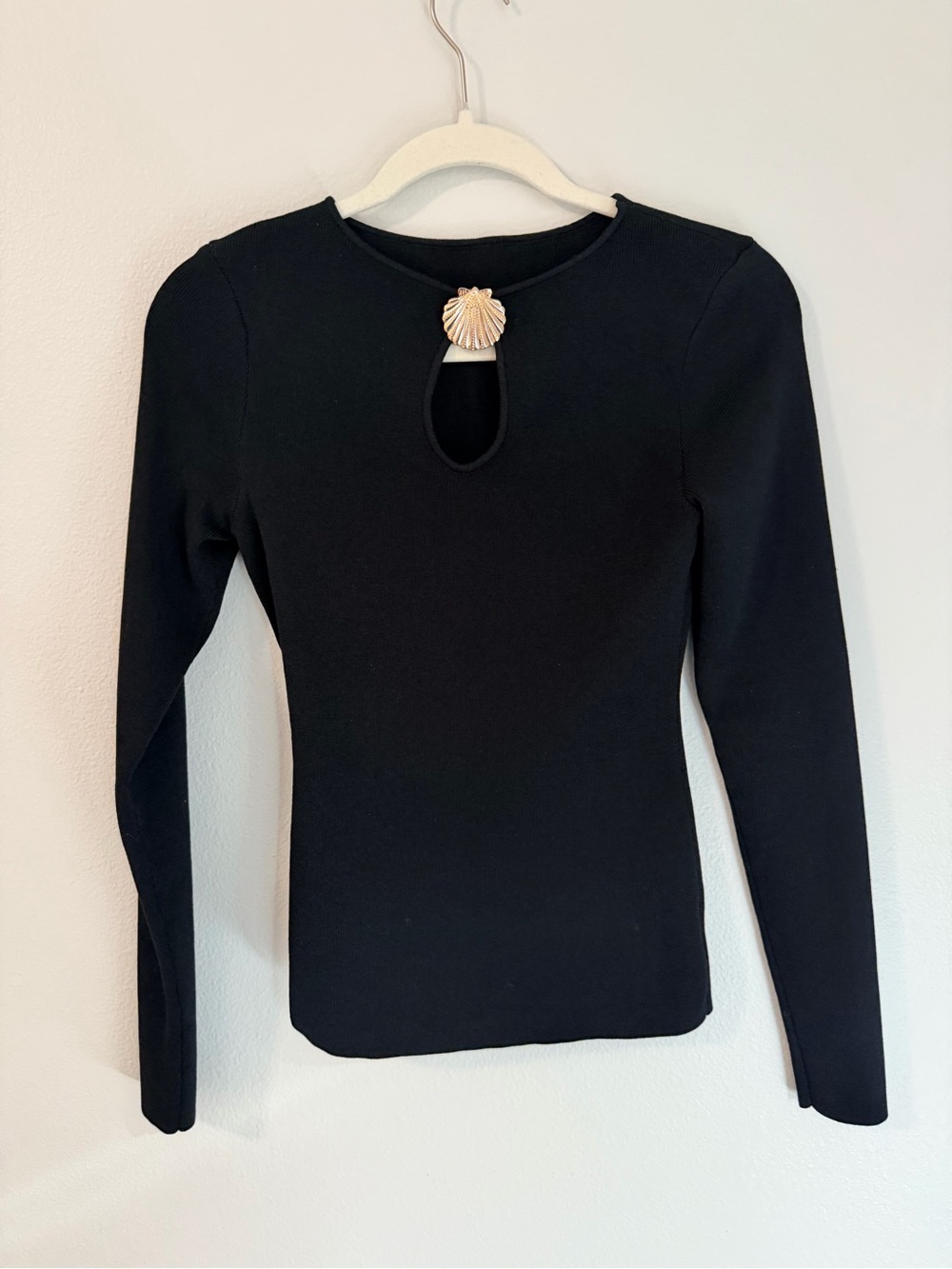 Commense Black Long-Sleeve Top with Shell Accent